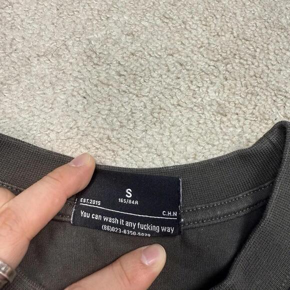 WHOOSIS “Hard to Get” Graphic T-Shirt Pin-Up GirlDesign Small Streetwear Tee Y2K - Picture 6 of 8